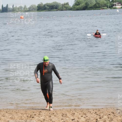 21.06.2025 - 27. Vierlanden-Triathlon MichiJ http://msf.ph/oto/8009386 15.06.2026 10:10:57 Schwimmen 451 meine-sportfotos.de