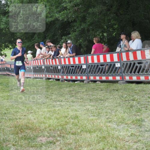 21.06.2025 - 27. Vierlanden-Triathlon KatJ http://msf.ph/oto/8009398 15.06.2025 13:03:02 Ziel 749 meine-sportfotos.de