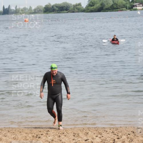 21.06.2025 - 27. Vierlanden-Triathlon MichiJ http://msf.ph/oto/8009400 15.06.2026 10:10:57 Schwimmen 451 meine-sportfotos.de