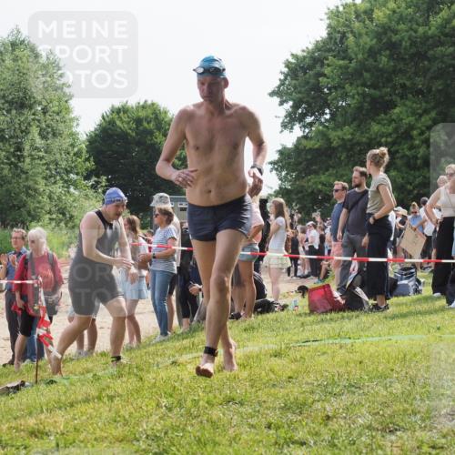 15.06.2025 - 27. Vierlanden-Triathlon KatJ http://msf.ph/oto/8009407 15.06.2025 10:07:37 Schwimmen 379, 391, 414, 468 meine-sportfotos.de