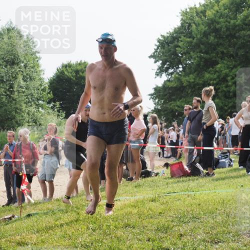 15.06.2025 - 27. Vierlanden-Triathlon KatJ http://msf.ph/oto/8009419 15.06.2025 10:07:37 Schwimmen 379, 391, 414, 468 meine-sportfotos.de
