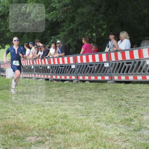 21.06.2025 - 27. Vierlanden-Triathlon KatJ http://msf.ph/oto/8009422 15.06.2025 13:03:03 Ziel 749 meine-sportfotos.de