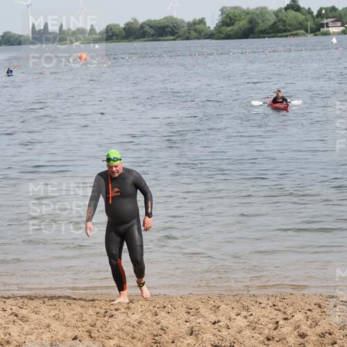 21.06.2025 - 27. Vierlanden-Triathlon MichiJ http://msf.ph/oto/8009424 15.06.2026 10:10:58 Schwimmen 451 meine-sportfotos.de