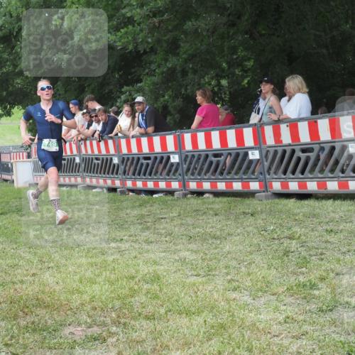21.06.2025 - 27. Vierlanden-Triathlon KatJ http://msf.ph/oto/8009433 15.06.2025 13:03:03 Ziel 749 meine-sportfotos.de