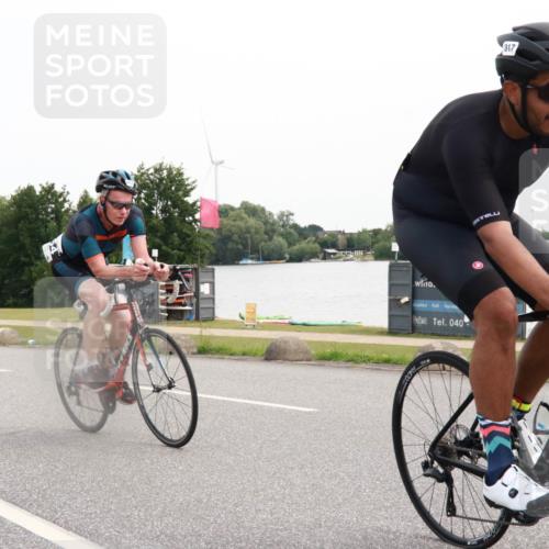 15.06.2025 - 27. Vierlanden-Triathlon H.Heesch http://msf.ph/oto/8009456 15.06.2025 10:54:18 Radfahren 317, 454, 540, 570 meine-sportfotos.de
