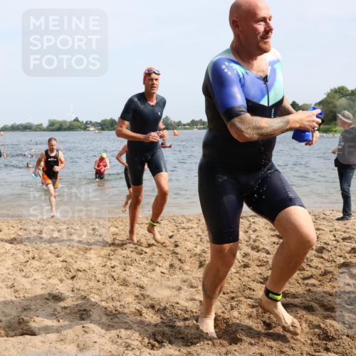 15.06.2025 - 27. Vierlanden-Triathlon Lena Gebhardt http://msf.ph/oto/8009468 15.06.2025 10:06:45 Schwimmen 367, 386, 388, 396, 423, 440, 441, 457 meine-sportfotos.de