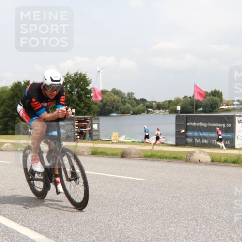 21.06.2025 - 27. Vierlanden-Triathlon H.Heesch http://msf.ph/oto/8009469 15.06.2025 12:25:34 Radfahren 717, 787, 847 meine-sportfotos.de