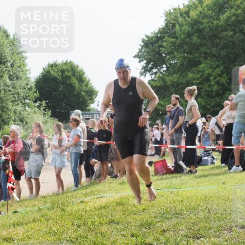 15.06.2025 - 27. Vierlanden-Triathlon KatJ http://msf.ph/oto/8009478 15.06.2025 10:07:39 Schwimmen 379, 391, 468 meine-sportfotos.de