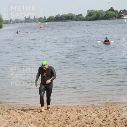 21.06.2025 - 27. Vierlanden-Triathlon MichiJ http://msf.ph/oto/8009479 15.06.2026 10:10:59 Schwimmen 451 meine-sportfotos.de