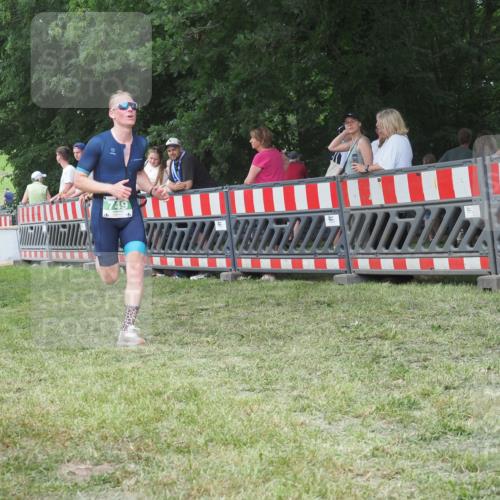 21.06.2025 - 27. Vierlanden-Triathlon KatJ http://msf.ph/oto/8009485 15.06.2025 13:03:03 Ziel 749 meine-sportfotos.de
