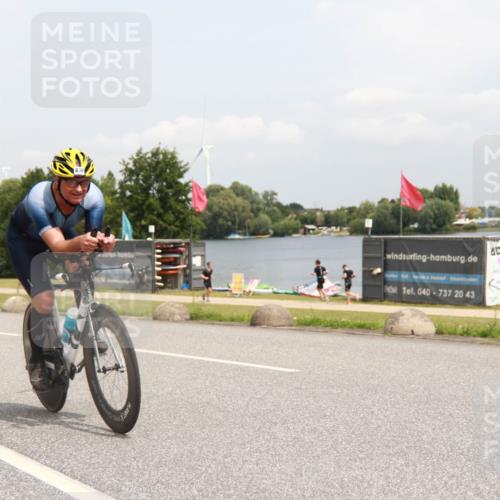 21.06.2025 - 27. Vierlanden-Triathlon H.Heesch http://msf.ph/oto/8009489 15.06.2025 12:26:04 Radfahren 836 meine-sportfotos.de