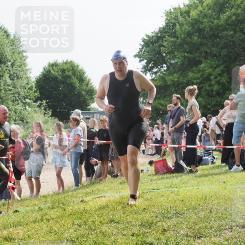 15.06.2025 - 27. Vierlanden-Triathlon KatJ http://msf.ph/oto/8009493 15.06.2025 10:07:39 Schwimmen 379, 391, 468 meine-sportfotos.de