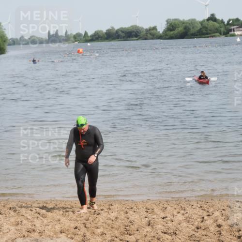 21.06.2025 - 27. Vierlanden-Triathlon MichiJ http://msf.ph/oto/8009494 15.06.2026 10:10:59 Schwimmen 451 meine-sportfotos.de