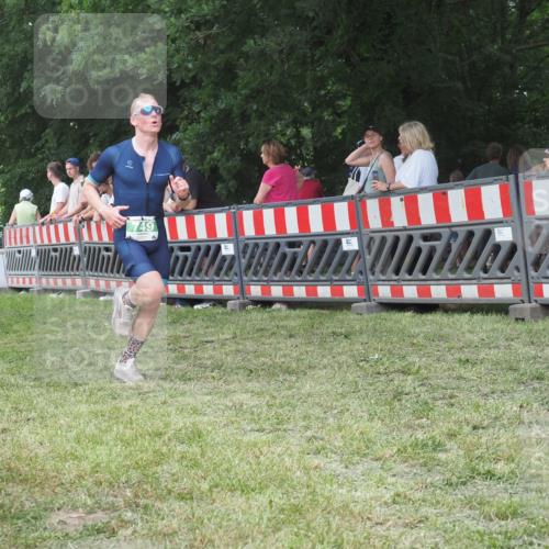 21.06.2025 - 27. Vierlanden-Triathlon KatJ http://msf.ph/oto/8009501 15.06.2025 13:03:03 Ziel 749 meine-sportfotos.de
