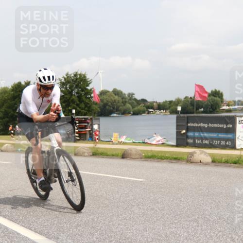 21.06.2025 - 27. Vierlanden-Triathlon H.Heesch http://msf.ph/oto/8009502 15.06.2025 12:26:13 Radfahren 731, 846 meine-sportfotos.de
