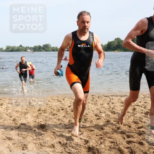 15.06.2025 - 27. Vierlanden-Triathlon Lena Gebhardt http://msf.ph/oto/8009556 15.06.2025 10:06:48 Schwimmen 367, 386, 388, 396, 423, 429, 441, 457, 467 meine-sportfotos.de