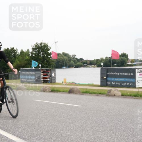 15.06.2025 - 27. Vierlanden-Triathlon H.Heesch http://msf.ph/oto/8009573 15.06.2025 10:55:13 Radfahren 20, 72, 174, 216 meine-sportfotos.de
