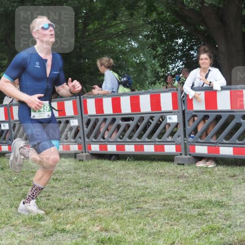 21.06.2025 - 27. Vierlanden-Triathlon KatJ http://msf.ph/oto/8009586 15.06.2025 13:03:04 Ziel 749 meine-sportfotos.de