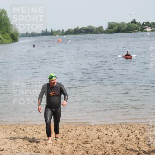 21.06.2025 - 27. Vierlanden-Triathlon MichiJ http://msf.ph/oto/8009589 15.06.2026 10:11:01 Schwimmen 451 meine-sportfotos.de
