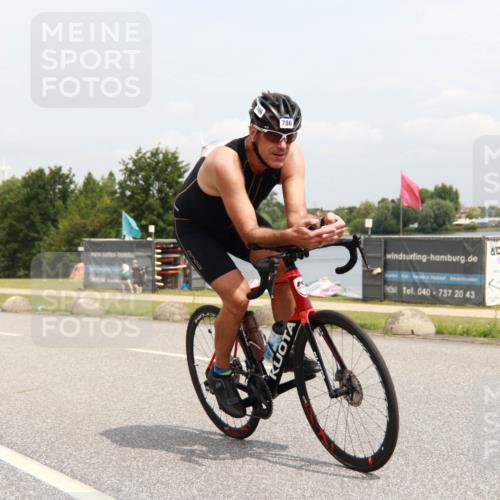 21.06.2025 - 27. Vierlanden-Triathlon H.Heesch http://msf.ph/oto/8009591 15.06.2025 12:27:38 Radfahren 763, 786 meine-sportfotos.de