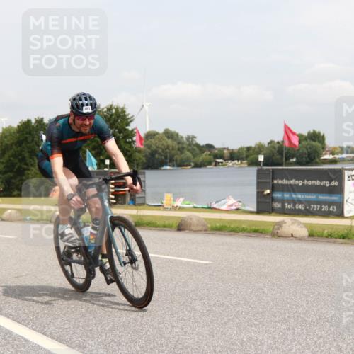 21.06.2025 - 27. Vierlanden-Triathlon H.Heesch http://msf.ph/oto/8009597 15.06.2025 12:27:42 Radfahren 763, 783, 786 meine-sportfotos.de