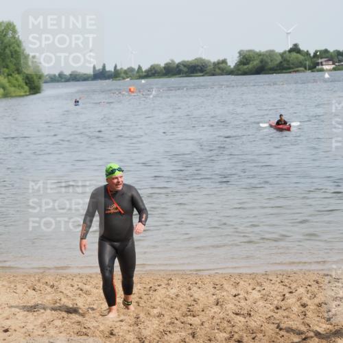 21.06.2025 - 27. Vierlanden-Triathlon MichiJ http://msf.ph/oto/8009601 15.06.2026 10:11:01 Schwimmen 451 meine-sportfotos.de