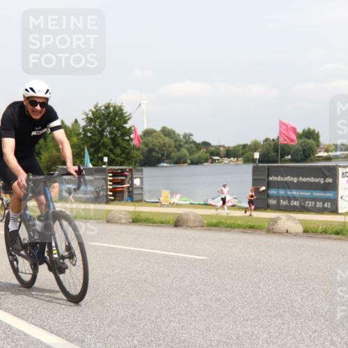 21.06.2025 - 27. Vierlanden-Triathlon H.Heesch http://msf.ph/oto/8009602 15.06.2025 12:28:06 Radfahren 857, 892 meine-sportfotos.de