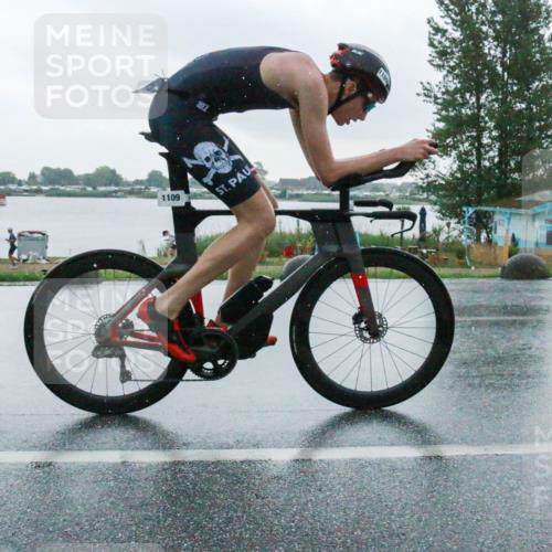 21.06.2025 - 27. Vierlanden-Triathlon H.Heesch http://msf.ph/oto/8009604 15.06.2025 13:33:01 Radfahren 1109, 1301 meine-sportfotos.de