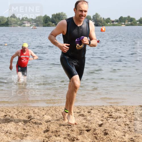 15.06.2025 - 27. Vierlanden-Triathlon Lena Gebhardt http://msf.ph/oto/8009608 15.06.2025 10:06:50 Schwimmen 131, 367, 386, 388, 396, 423, 429, 441, 457, 467 meine-sportfotos.de