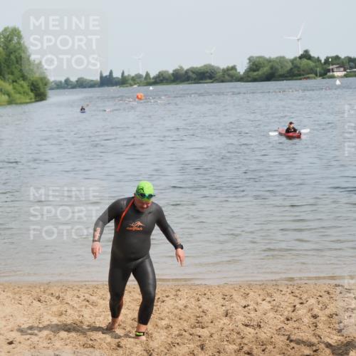 21.06.2025 - 27. Vierlanden-Triathlon MichiJ http://msf.ph/oto/8009609 15.06.2026 10:11:02 Schwimmen 451 meine-sportfotos.de