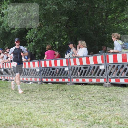 21.06.2025 - 27. Vierlanden-Triathlon KatJ http://msf.ph/oto/8009612 15.06.2025 13:03:19 Ziel 149, 233 meine-sportfotos.de