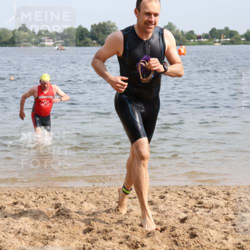 15.06.2025 - 27. Vierlanden-Triathlon Lena Gebhardt http://msf.ph/oto/8009614 15.06.2025 10:06:50 Schwimmen 131, 367, 386, 388, 396, 423, 429, 441, 457, 467 meine-sportfotos.de