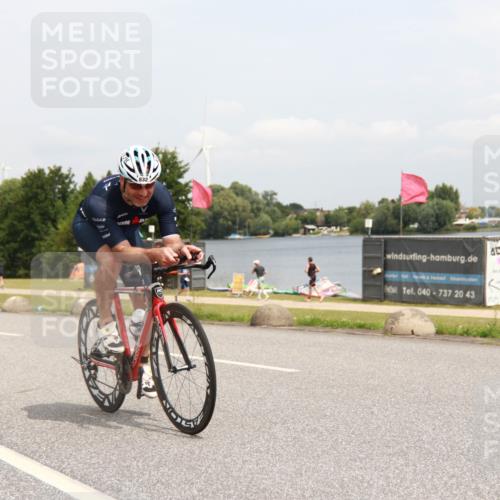 21.06.2025 - 27. Vierlanden-Triathlon H.Heesch http://msf.ph/oto/8009616 15.06.2025 12:28:31 Radfahren 832 meine-sportfotos.de