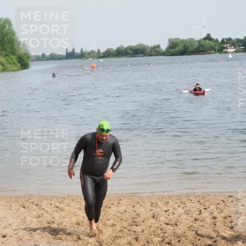 21.06.2025 - 27. Vierlanden-Triathlon MichiJ http://msf.ph/oto/8009632 15.06.2026 10:11:02 Schwimmen 451 meine-sportfotos.de