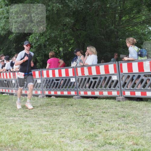 21.06.2025 - 27. Vierlanden-Triathlon KatJ http://msf.ph/oto/8009635 15.06.2025 13:03:20 Ziel 149, 233 meine-sportfotos.de