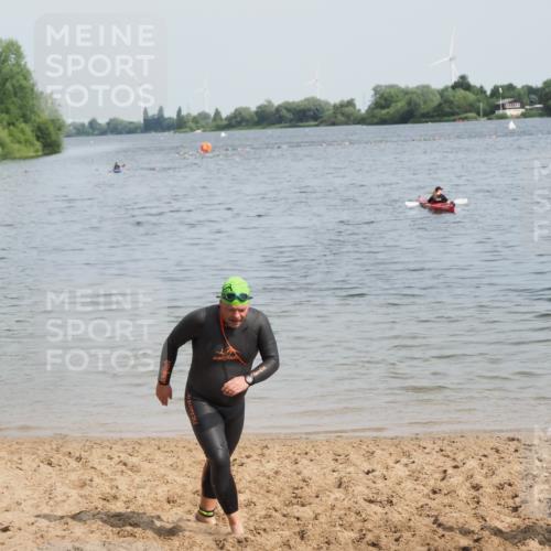 21.06.2025 - 27. Vierlanden-Triathlon MichiJ http://msf.ph/oto/8009642 15.06.2026 10:11:02 Schwimmen 451 meine-sportfotos.de