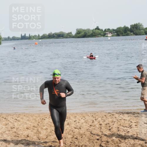 21.06.2025 - 27. Vierlanden-Triathlon MichiJ http://msf.ph/oto/8009652 15.06.2026 10:11:03 Schwimmen 451 meine-sportfotos.de