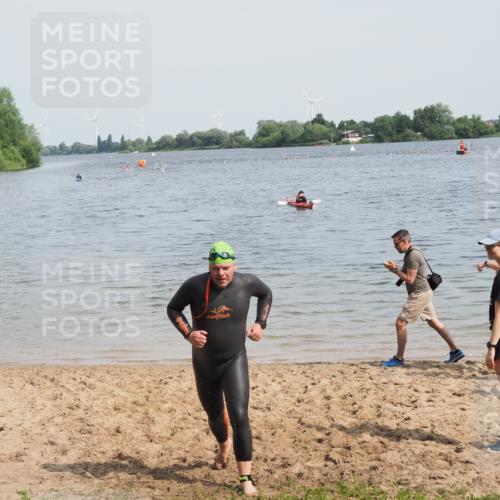 21.06.2025 - 27. Vierlanden-Triathlon MichiJ http://msf.ph/oto/8009673 15.06.2026 10:11:03 Schwimmen 451 meine-sportfotos.de