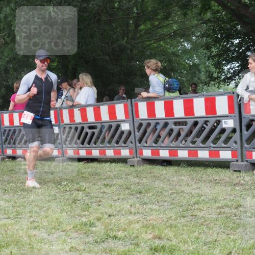 21.06.2025 - 27. Vierlanden-Triathlon KatJ http://msf.ph/oto/8009678 15.06.2025 13:03:20 Ziel 149, 233 meine-sportfotos.de