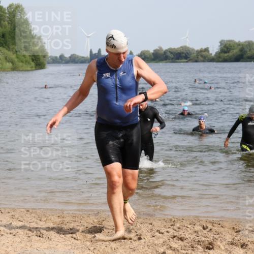15.06.2025 - 27. Vierlanden-Triathlon Lena Gebhardt http://msf.ph/oto/8009686 15.06.2025 10:06:54 Schwimmen 131, 367, 386, 388, 396, 423, 429, 441, 457, 467 meine-sportfotos.de