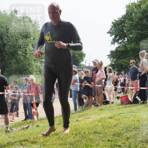 15.06.2025 - 27. Vierlanden-Triathlon KatJ http://msf.ph/oto/8009705 15.06.2025 10:07:42 Schwimmen 379, 391, 468 meine-sportfotos.de