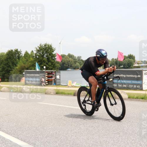 21.06.2025 - 27. Vierlanden-Triathlon H.Heesch http://msf.ph/oto/8009706 15.06.2025 12:30:19 Radfahren 772 meine-sportfotos.de