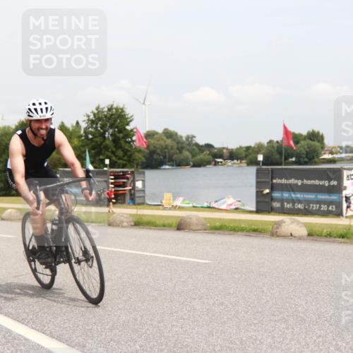 21.06.2025 - 27. Vierlanden-Triathlon H.Heesch http://msf.ph/oto/8009709 15.06.2025 12:30:28 Radfahren 640 meine-sportfotos.de