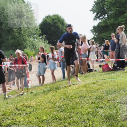 15.06.2025 - 27. Vierlanden-Triathlon KatJ http://msf.ph/oto/8009711 15.06.2025 10:07:44 Schwimmen 379, 391, 468 meine-sportfotos.de