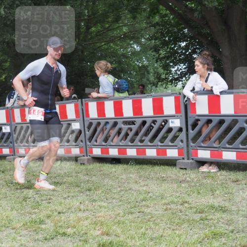 21.06.2025 - 27. Vierlanden-Triathlon KatJ http://msf.ph/oto/8009729 15.06.2025 13:03:21 Ziel 149, 233 meine-sportfotos.de