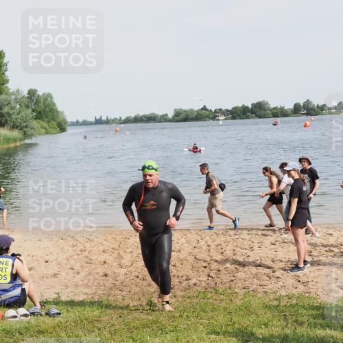 21.06.2025 - 27. Vierlanden-Triathlon MichiJ http://msf.ph/oto/8009738 15.06.2026 10:11:04 Schwimmen 451 meine-sportfotos.de