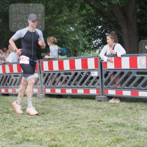 21.06.2025 - 27. Vierlanden-Triathlon KatJ http://msf.ph/oto/8009746 15.06.2025 13:03:21 Ziel 149, 233 meine-sportfotos.de