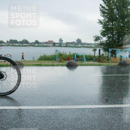 21.06.2025 - 27. Vierlanden-Triathlon H.Heesch http://msf.ph/oto/8009752 15.06.2025 13:41:47 Radfahren 1180, 1191 meine-sportfotos.de