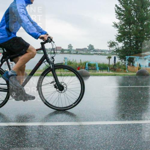 21.06.2025 - 27. Vierlanden-Triathlon H.Heesch http://msf.ph/oto/8009759 15.06.2025 13:41:47 Radfahren 1180, 1191 meine-sportfotos.de