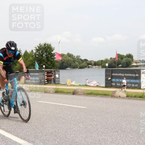 21.06.2025 - 27. Vierlanden-Triathlon H.Heesch http://msf.ph/oto/8009765 15.06.2025 12:31:35 Radfahren 779, 856 meine-sportfotos.de